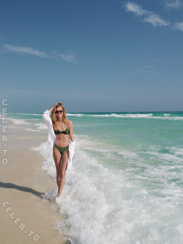 Josephine Skriver nude