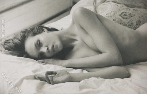 Josephine Skriver nude