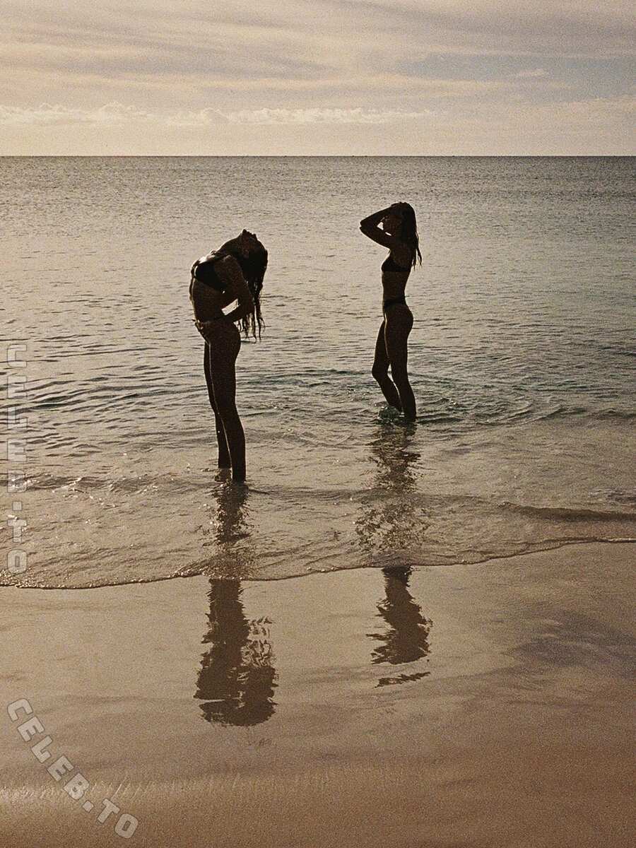 Josephine Skriver nude photo 12