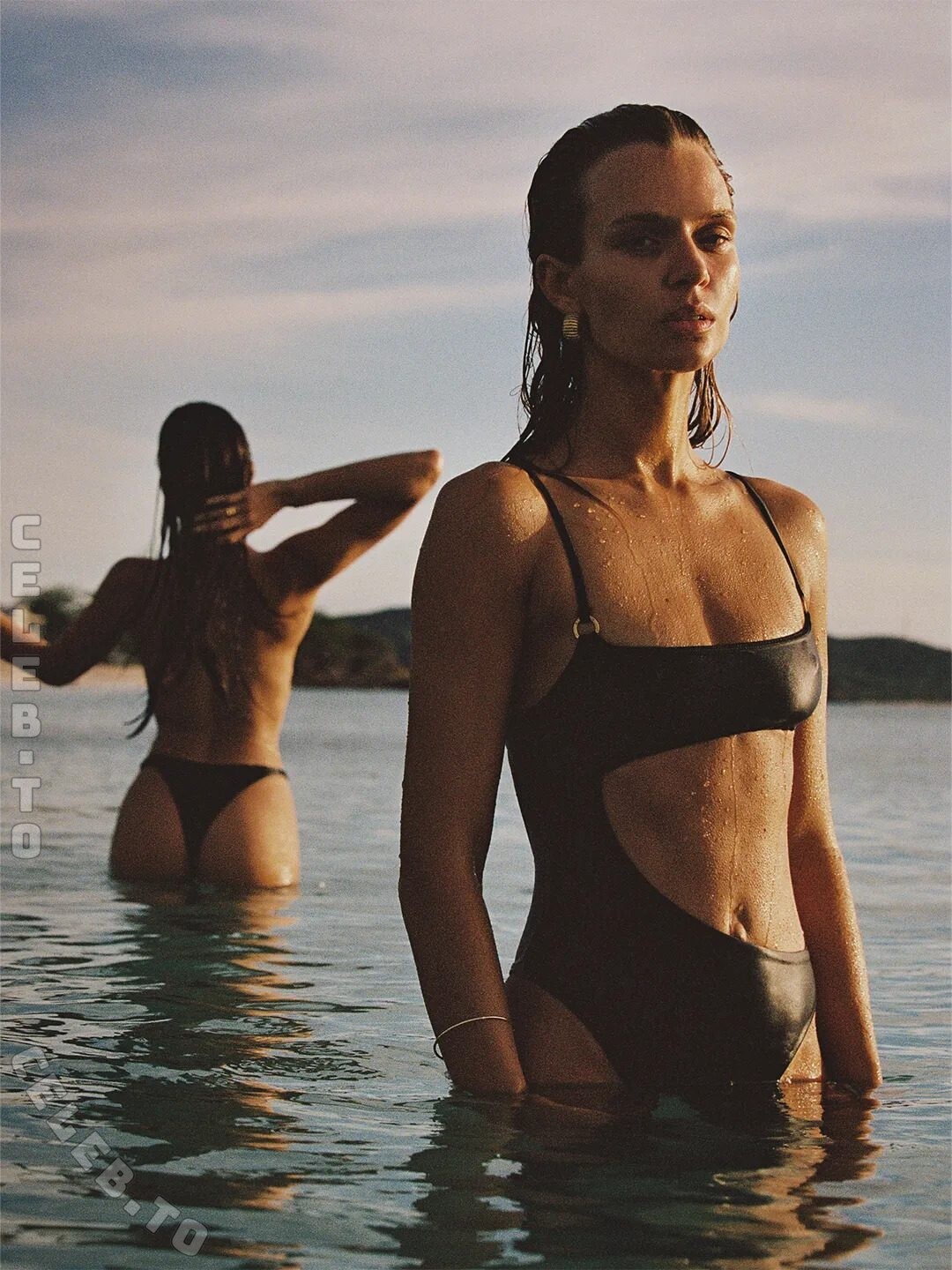 Josephine Skriver nude photo 25