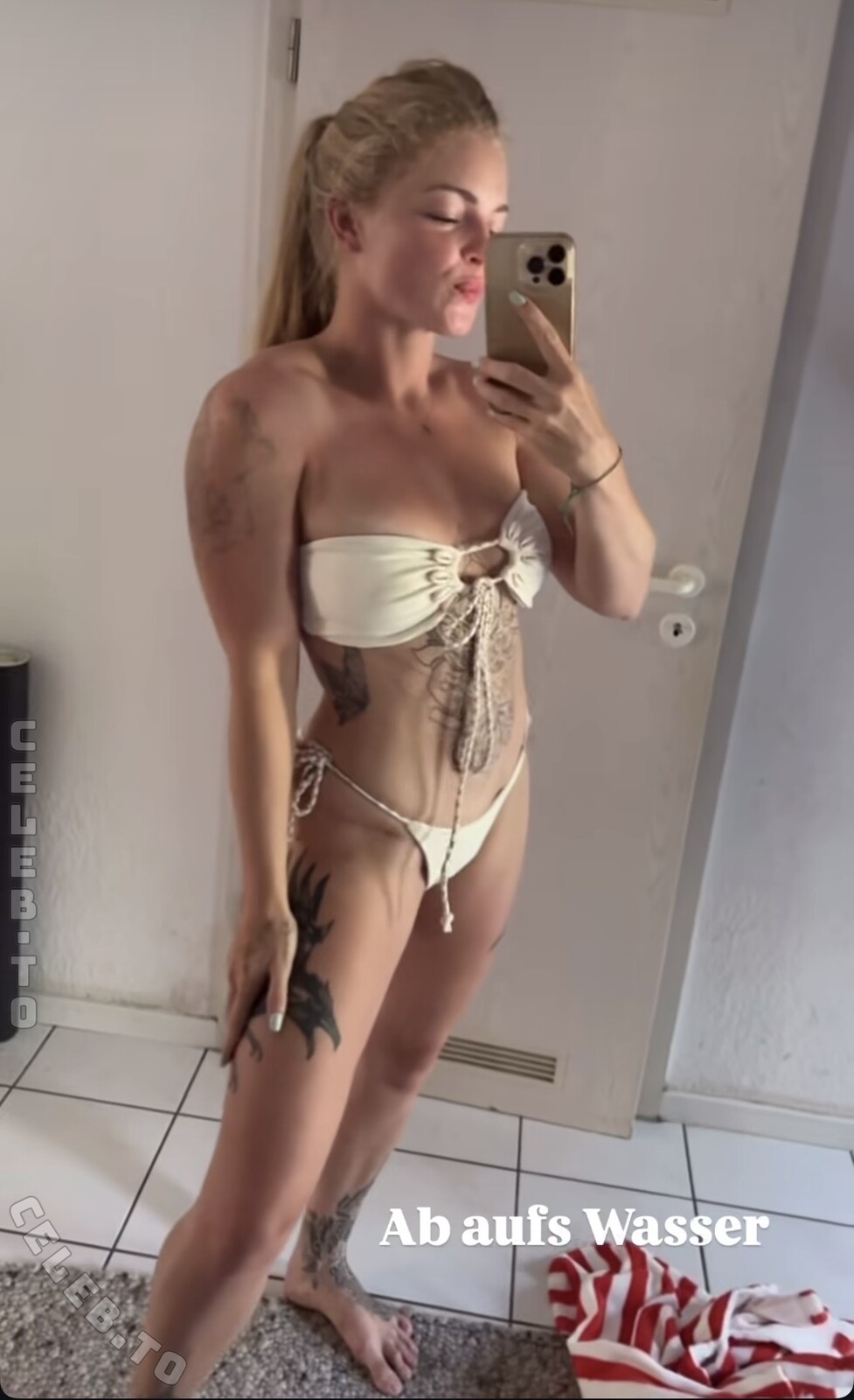 Josephine Welsch nude photo 1