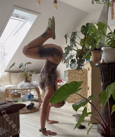 Josephine Welsch nude photo 3