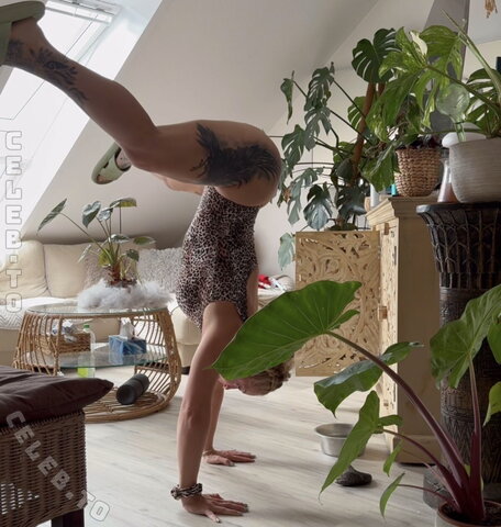 Josephine Welsch nude photo 2