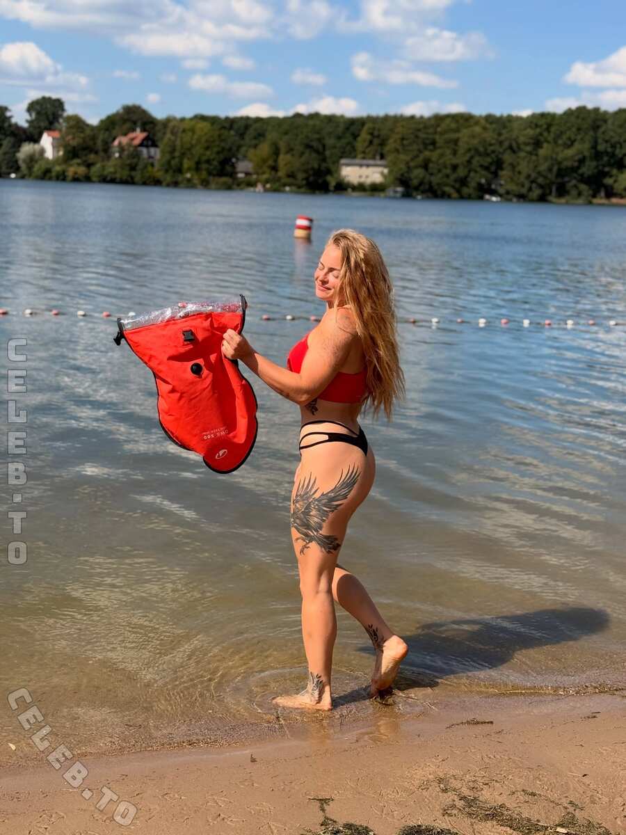 Josephine Welsch nude photo 8