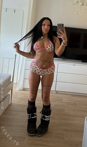 Josiirn nude photo 4