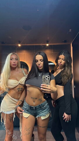 Josiirn – Instagram Story Bikini and Underboob