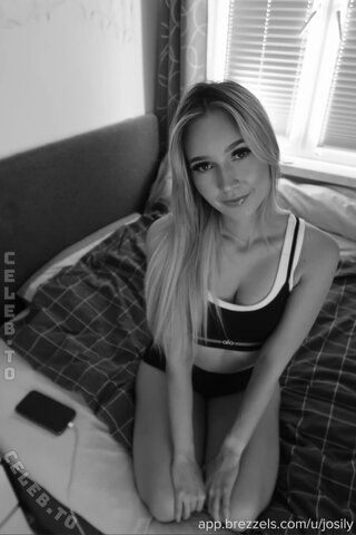 Josily nude photo 11