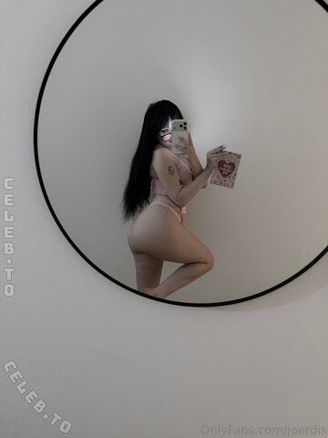 Jouerdis nude photo 22