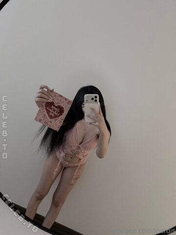Jouerdis nude photo 19