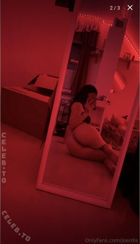 Jouerdis nude photo 13