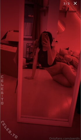 Jouerdis nude photo 12