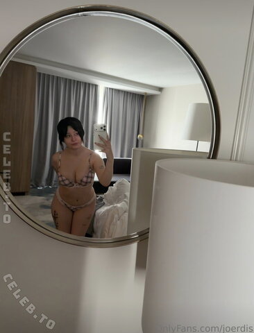 Jouerdis nude photo 11