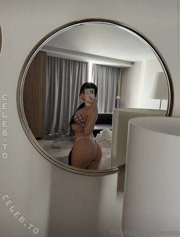 Jouerdis nude photo 10