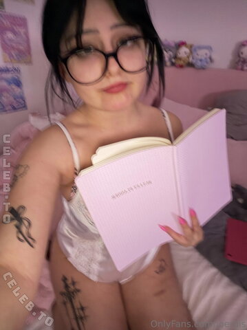 Jouerdis nude photo 4