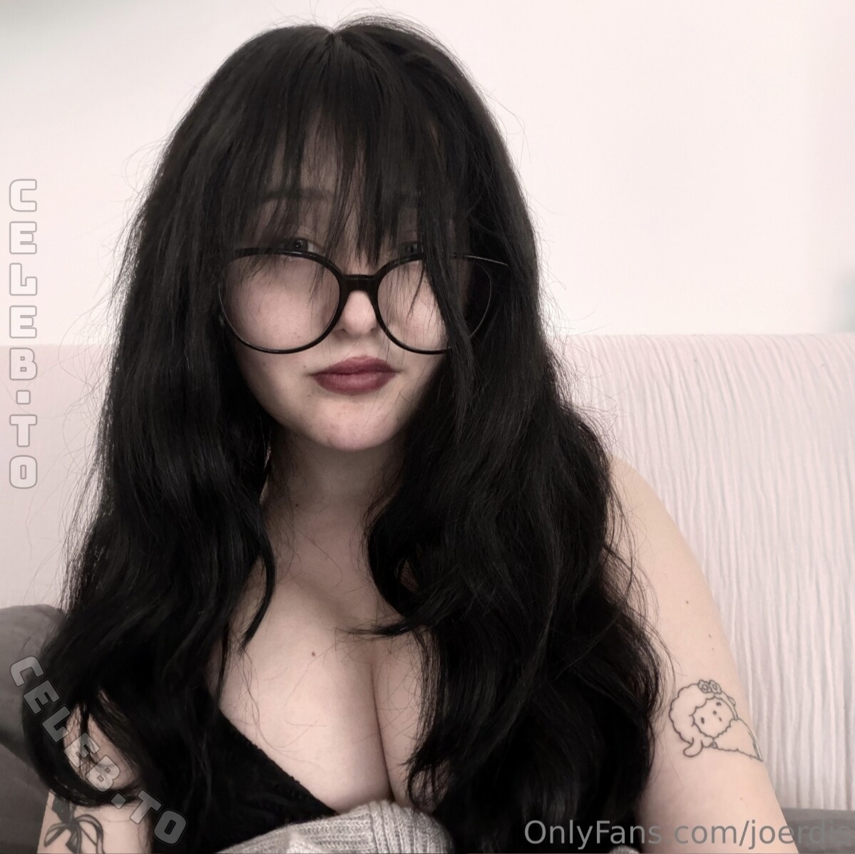 Jouerdis nude photo 13