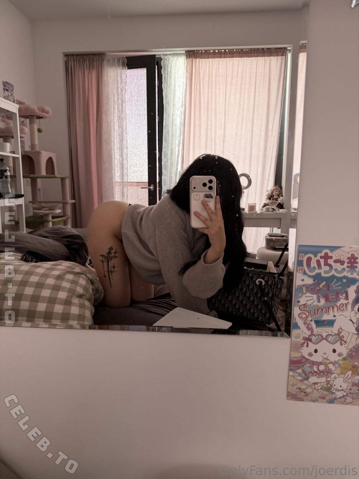 Jouerdis nude photo 15