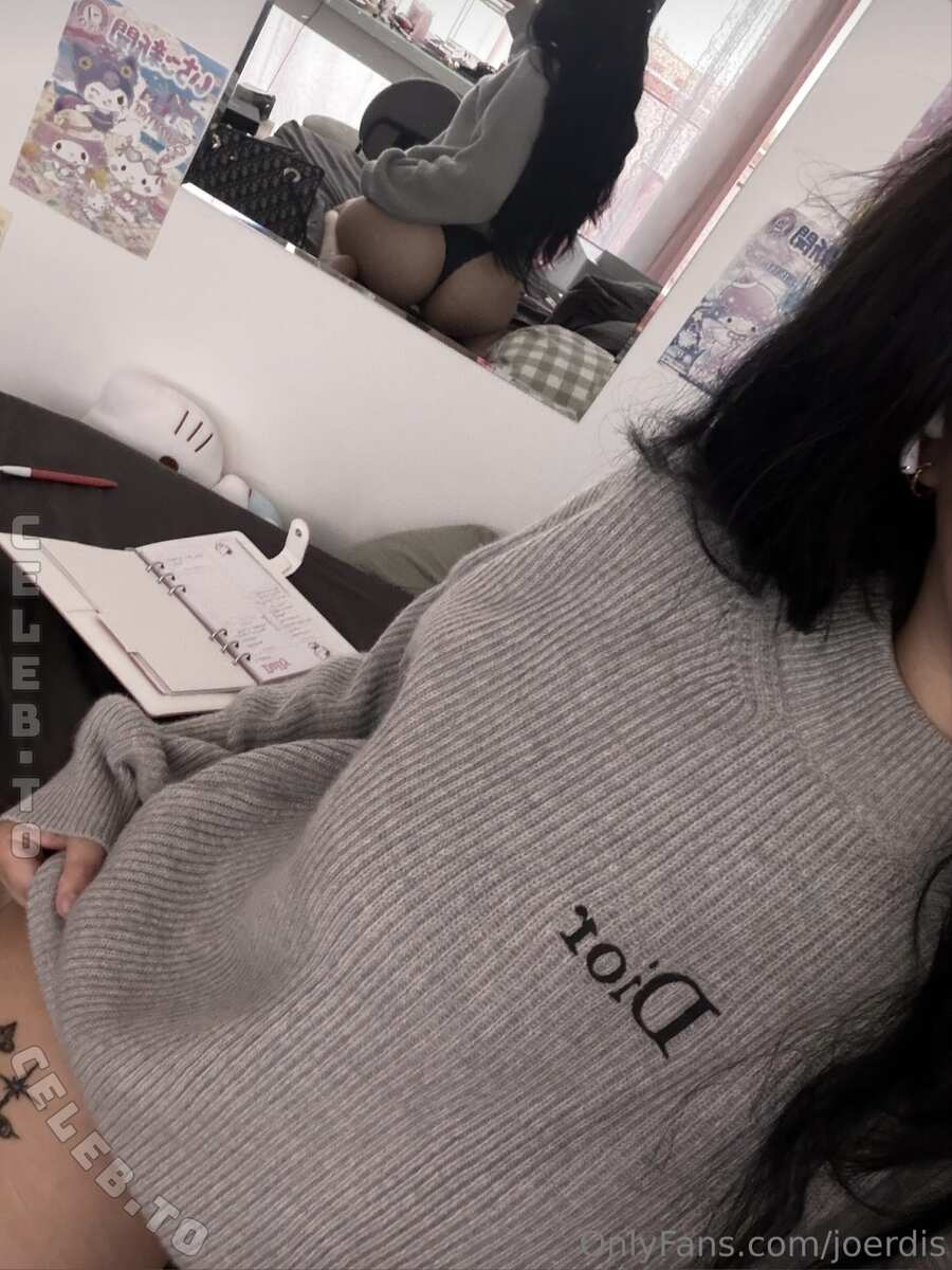 Jouerdis nude photo 16