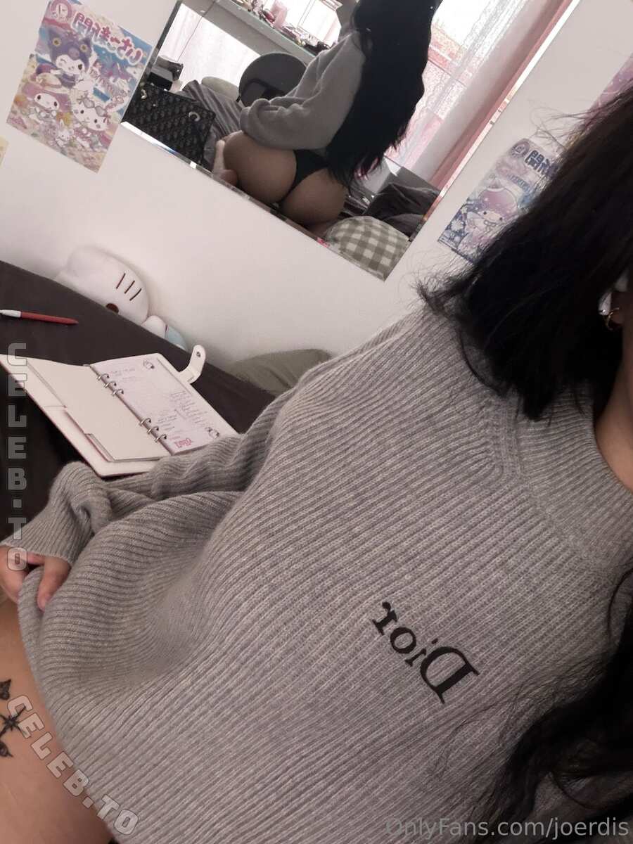 Jouerdis nude photo 18