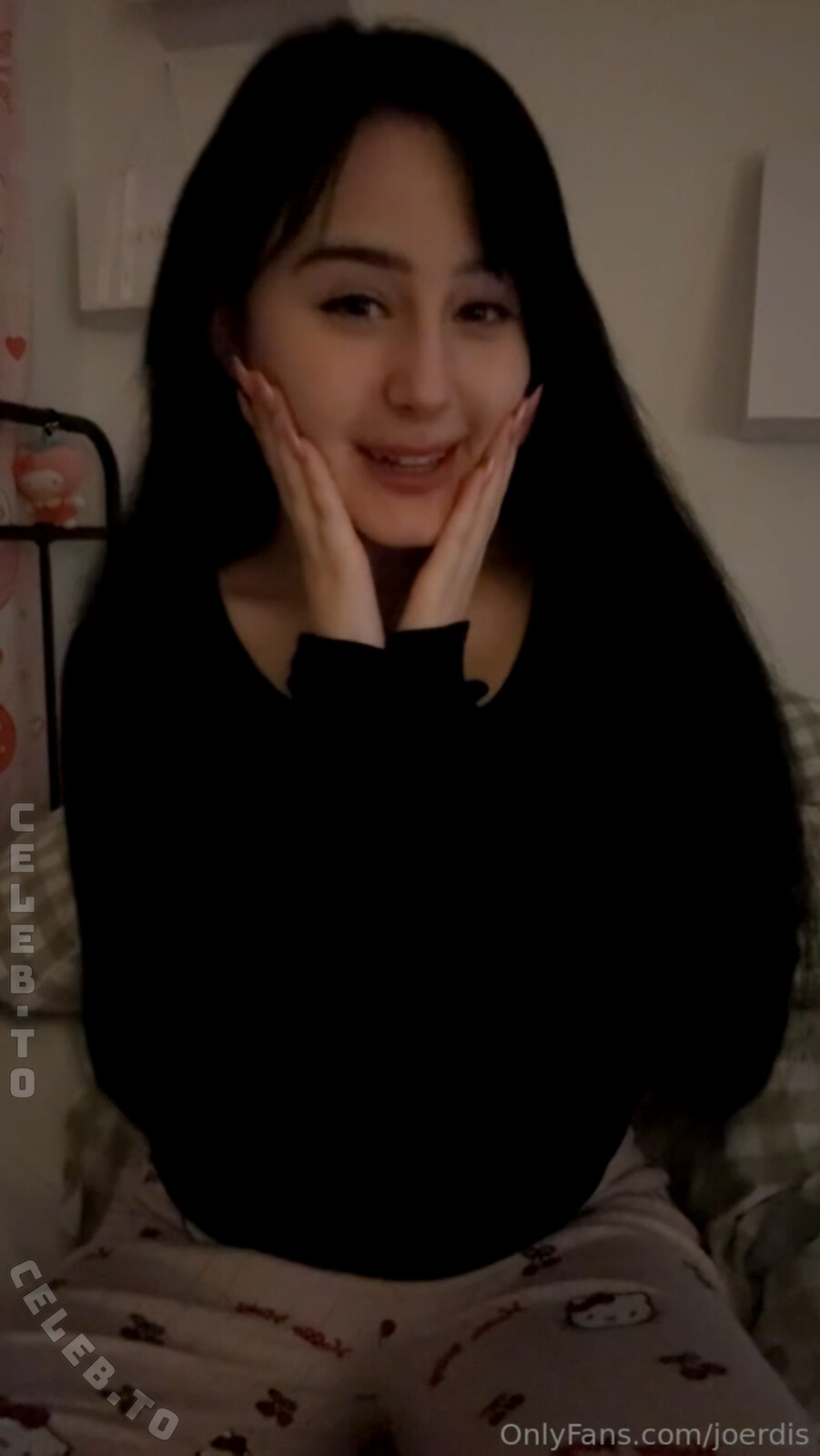 Jouerdis nude photo 1