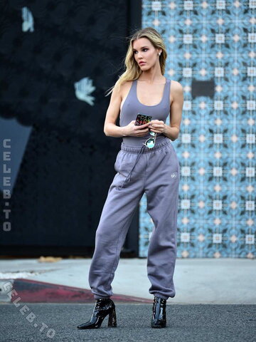 Joy Corrigan nude photo 5