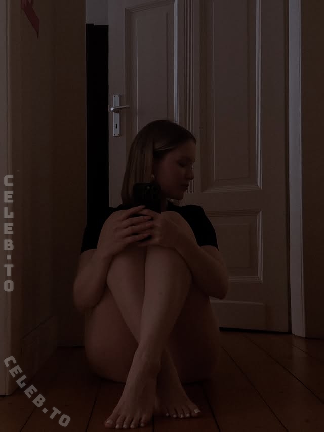 Joy Gruttmann nude photo 2