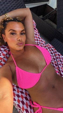 Joy Taylor New (2 photos)
