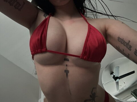 joyssie nude photo 2