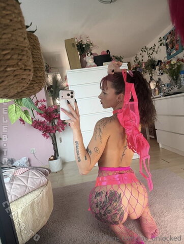 Joyunlocked nude photo 7