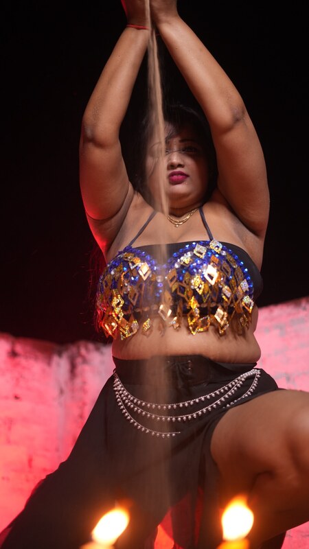 Juhi Sharma nude photo 6