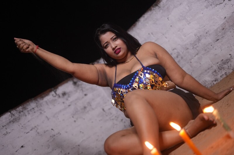 Juhi Sharma nude photo 8