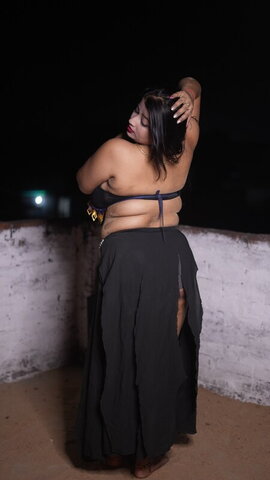 Juhi Sharma nude photo 2