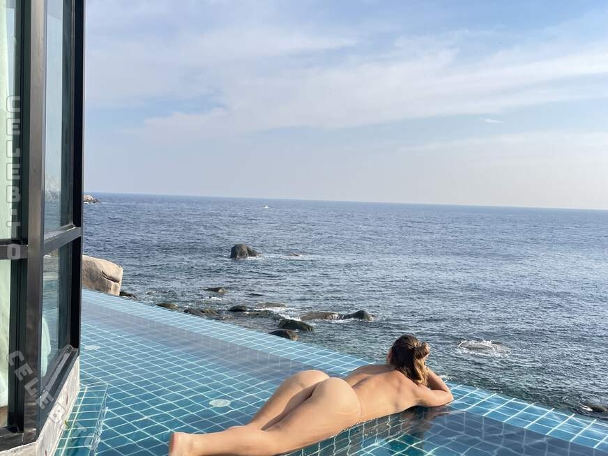 juicybooty69 nude photo 6