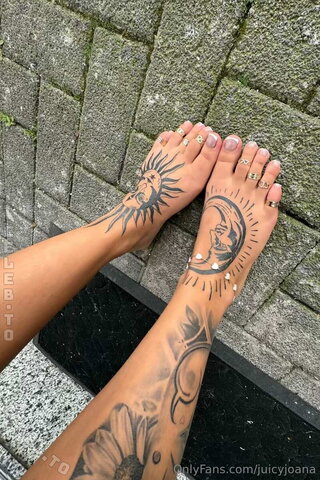 Juicyjoana nude photo 24