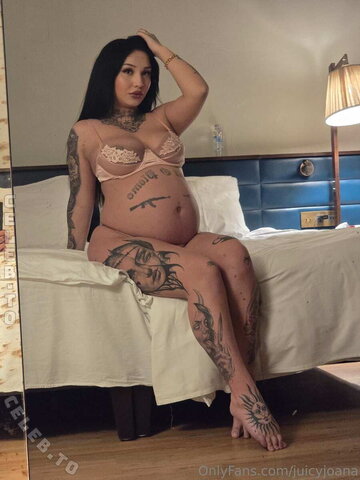 Juicyjoana nude photo 10