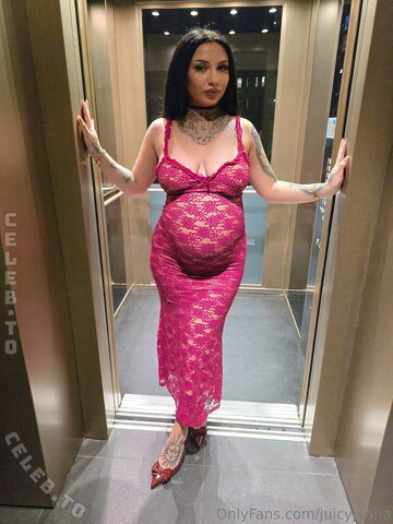 Juicyjoana nude photo 7