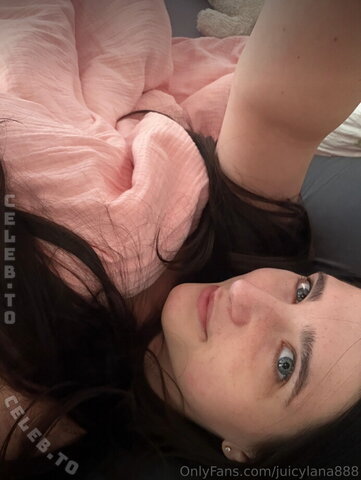 Juicyxlana nude photo 7