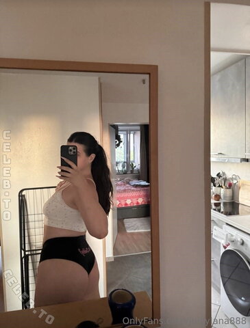 Juicyxlana nude photo 8