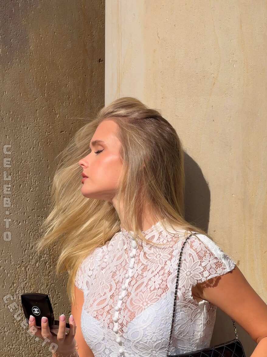 Jule Jensen nude photo 2