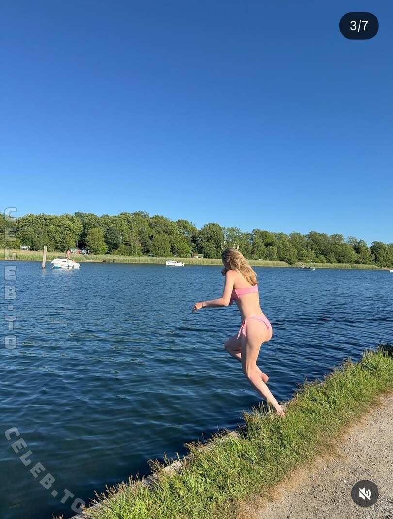 Julemariep nude photo 4