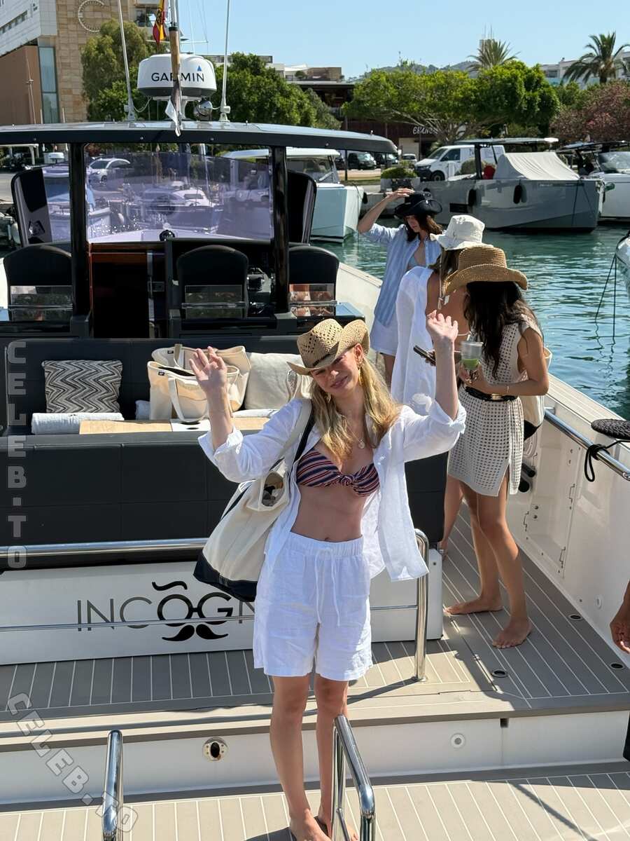 Julemariep nude photo 6