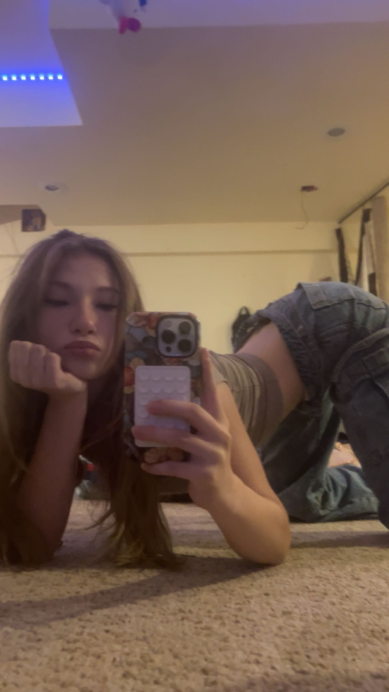 Jules nude photo 1