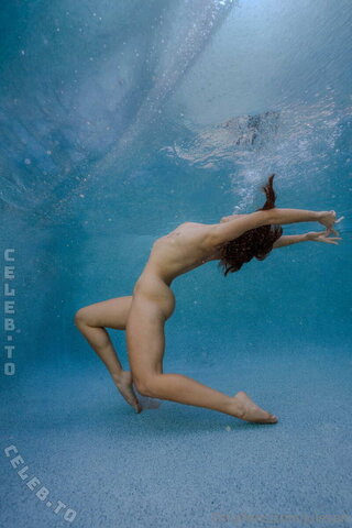 Julesari nude photo 437