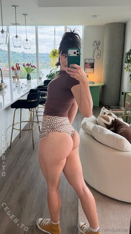 Julesari nude photo 8