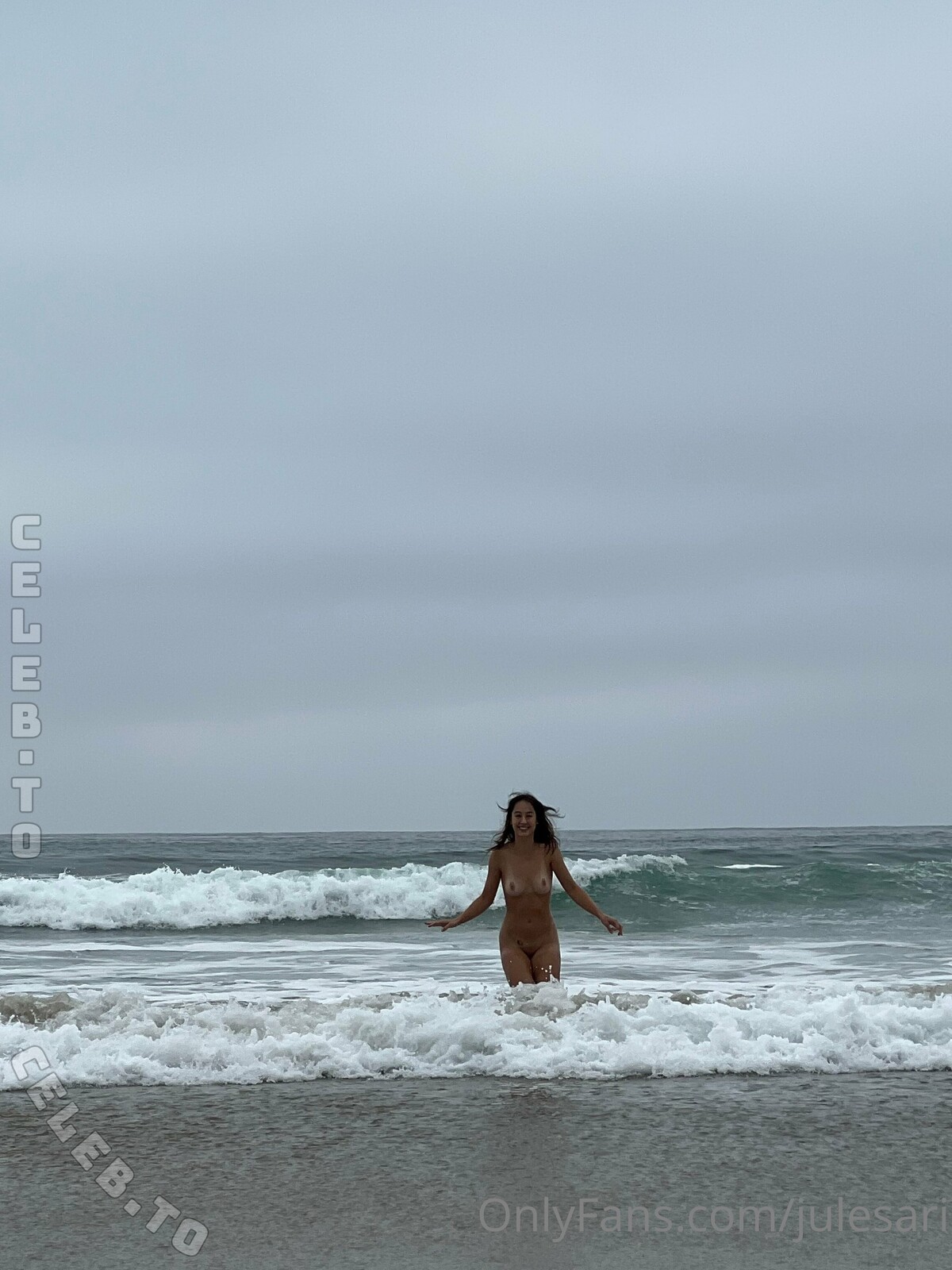 Julesari nude photo 5