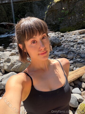 Julesari nude photo 15