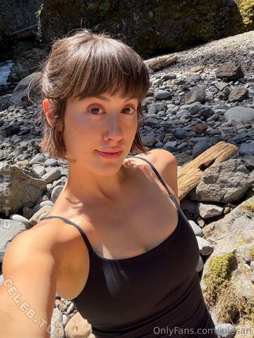 Julesari nude photo 14