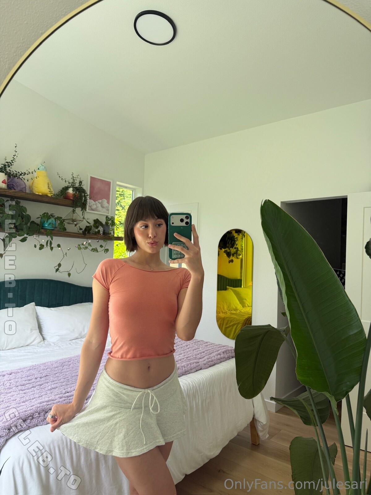 Julesari nude photo 1
