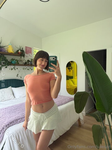 Julesari nude photo 4