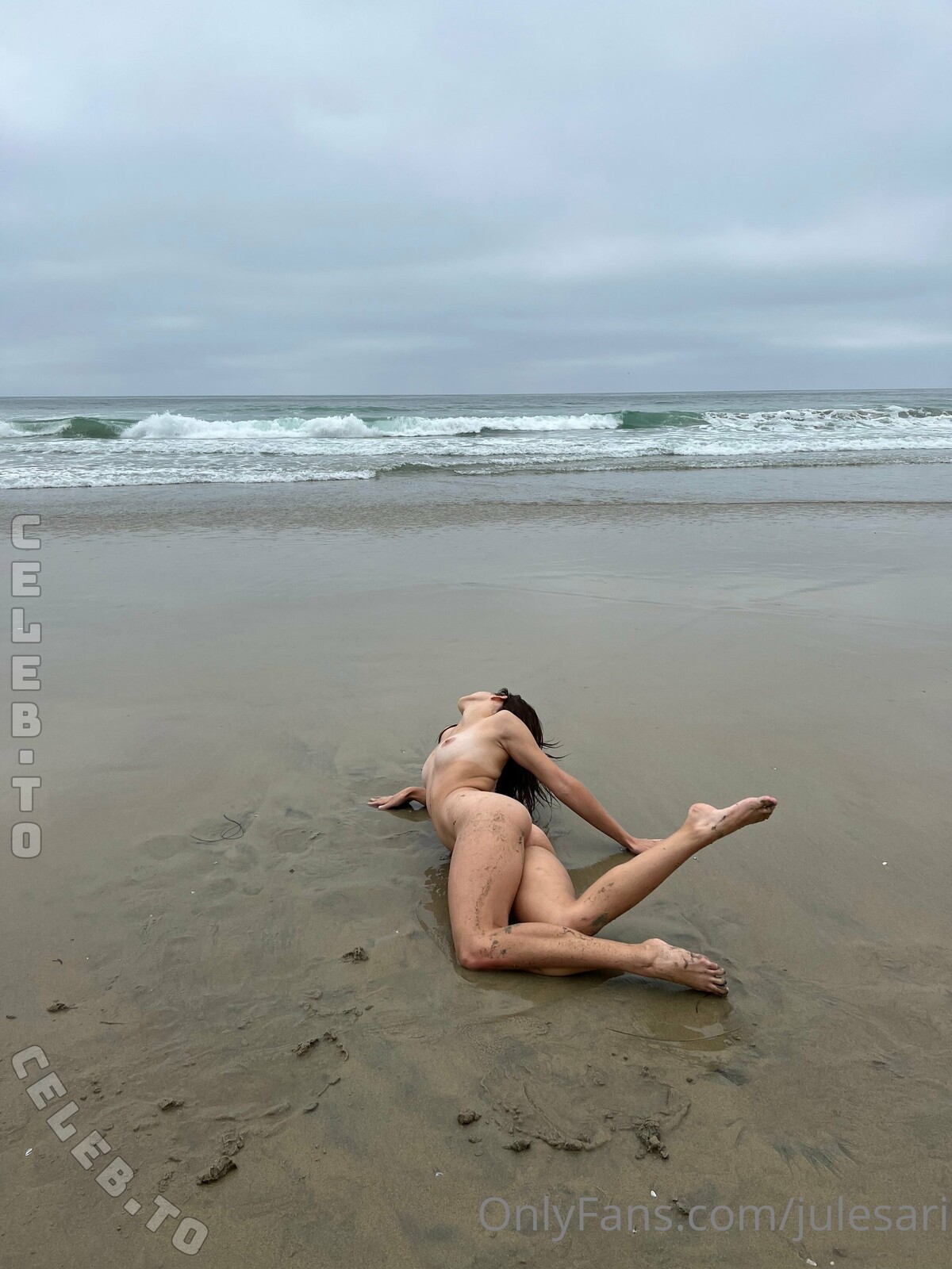 Julesari nude photo 5