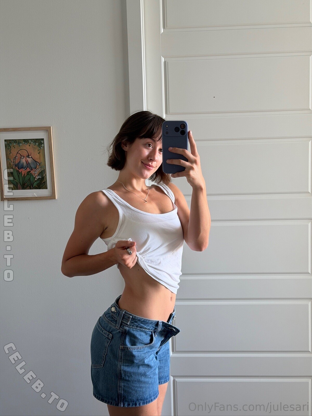 Julesari nude photo 6